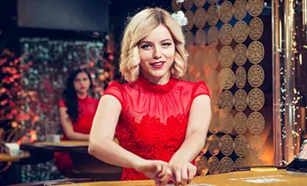 Hình ảnh giao diện người dùng thân thiện trên điện thoại và máy tính, minh họa trải nghiệm chơi poker mượt mà.